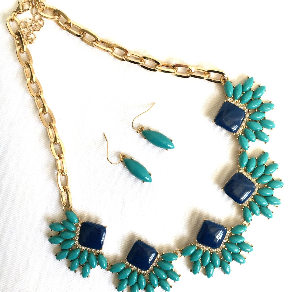 3/$30! Turquoise and Blue Statement Necklace - Picture 2 of 5
